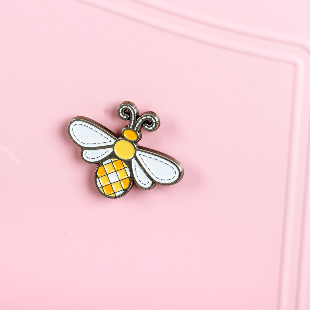 Daisy Bee in my Bonnet Enamel Needle Minder